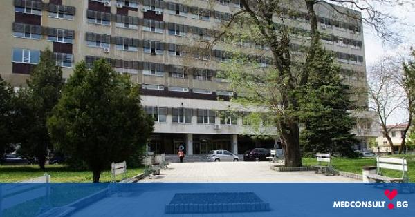 Лекари извършиха животоспасяваща операция на майка и бебе в Добрич