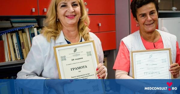 Доц. д-р Диана Радкова и сестрите от Клиниката по инфекциозни болести в УМБАЛ „Св. Марина“ получиха награди от клуб „Отворено общество“