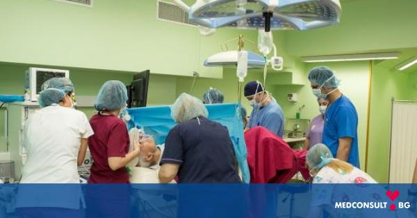 Лекари от Пловдив остраниха огромен тумор от корема на пациент
