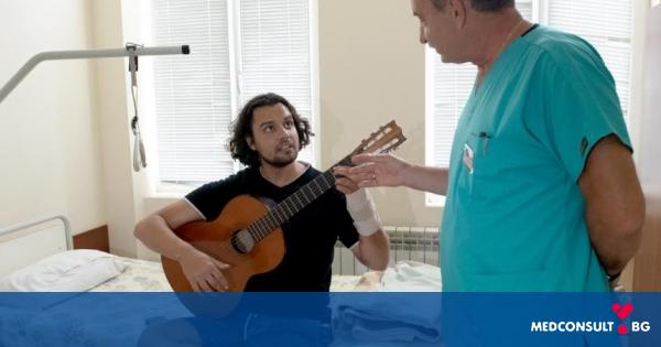 28-годишен музикант просвири отново на китара 3 дни след операция на счупена китка в УМБАЛ „Света Марина“