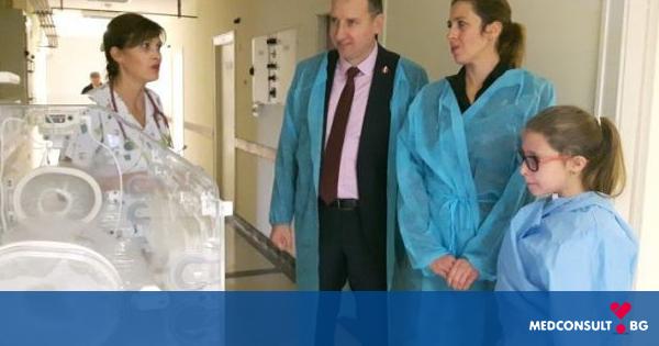 Семейство подари кувьоз на болница в Бургас за 20-я рождения ден на сина си